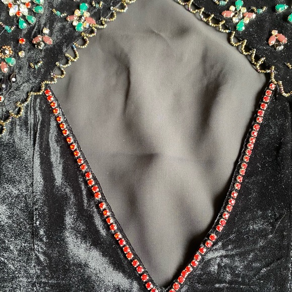 NWT gorgeous jewelled velvet dress - Picture 5 of 10
